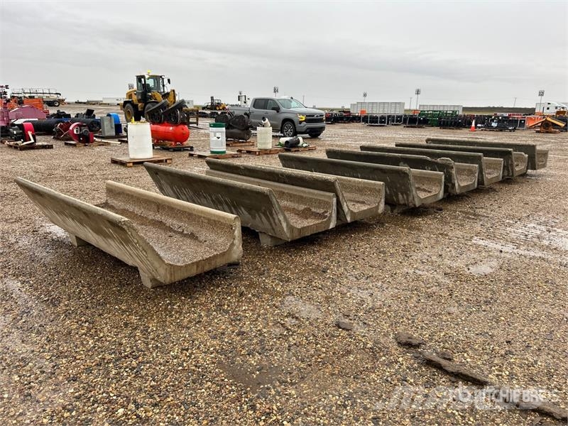 Quantity of (8) 8 ft x 3 ft Feed bunks Muut maatalouskoneet