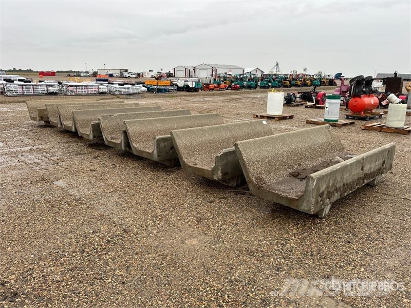 Quantity of (8) 8 ft x 3 ft Feed bunks Muut maatalouskoneet