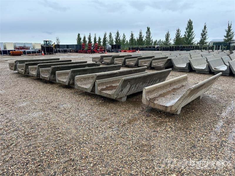 Quantity of (8) 8 ft x 3 ft Feed bunks Muut maatalouskoneet