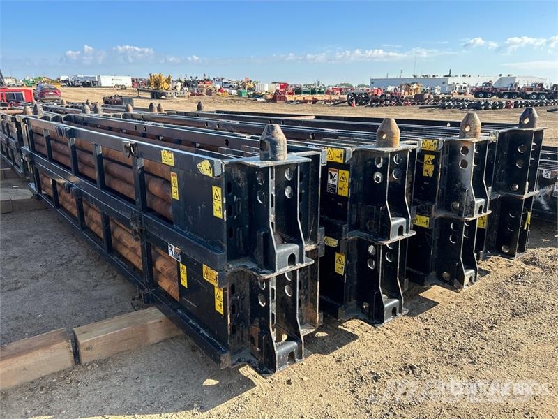 Quantity of (8) Baskets Of Ditch Witch AT100 Drill Компоненты строительной техники
