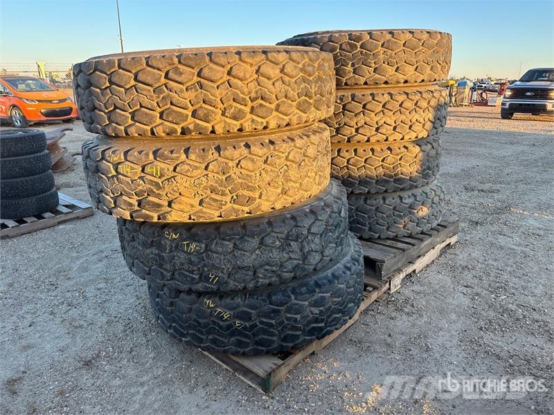  Quantity of (8) Bridgestone 385/95R24 Tires Gume, točkovi i felne