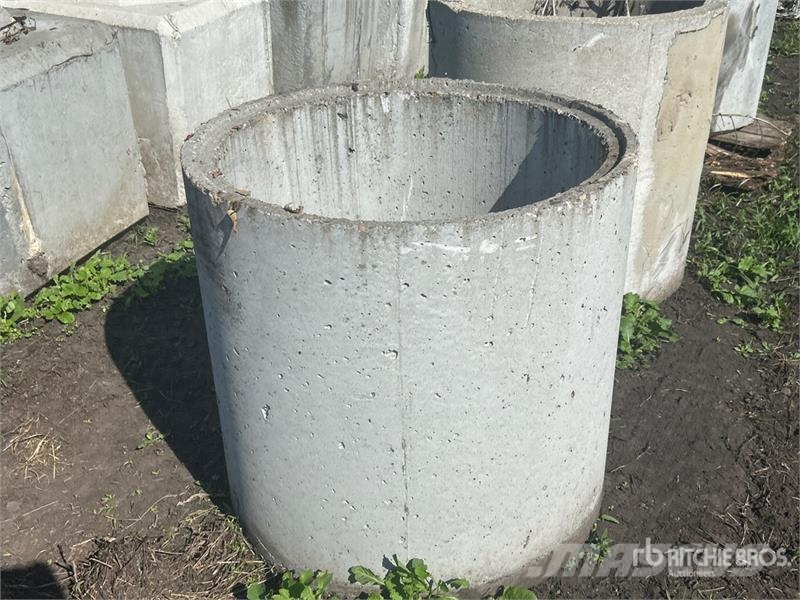 Quantity of (8) Concrete Well Tiles Drugi deli