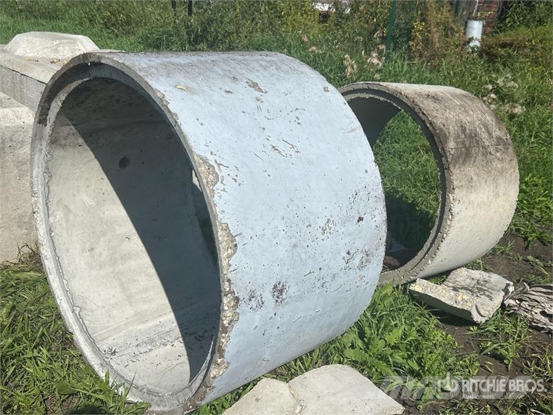 Quantity of (8) Concrete Well Tiles Drugi deli