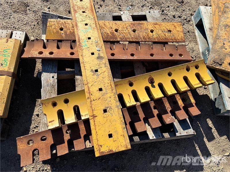 Quantity of (8) Cutting Edges - Fits Caterpillar D Andre komponenter