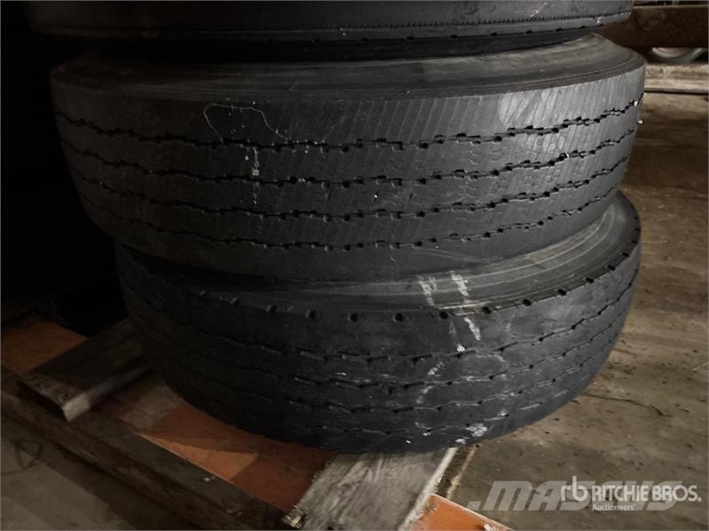 Quantity of (8) Firestone 295/75R22.5 Tires Tyres, wheels and rims