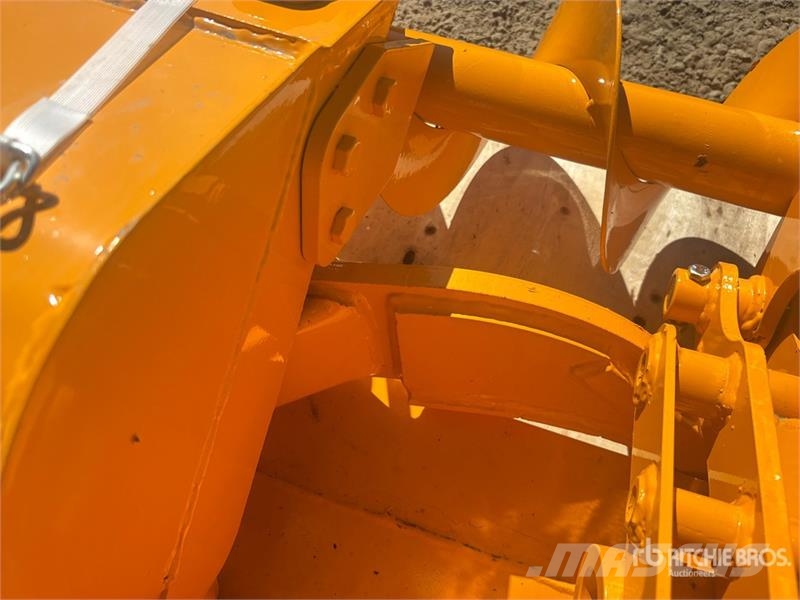 Quantity of (8) GIYI Cat 301 GYA-8 Mini Excavator Egyéb alkatrészek