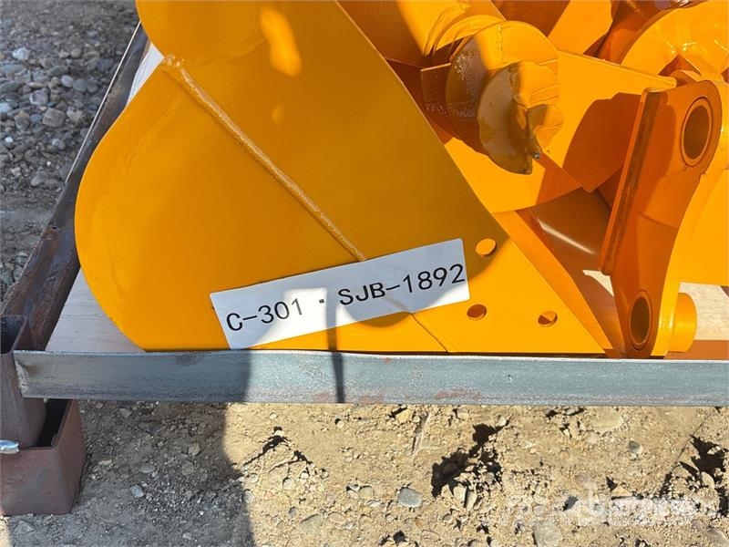 Quantity of (8) GIYI Cat 301 GYA-8 Mini Excavator Egyéb alkatrészek
