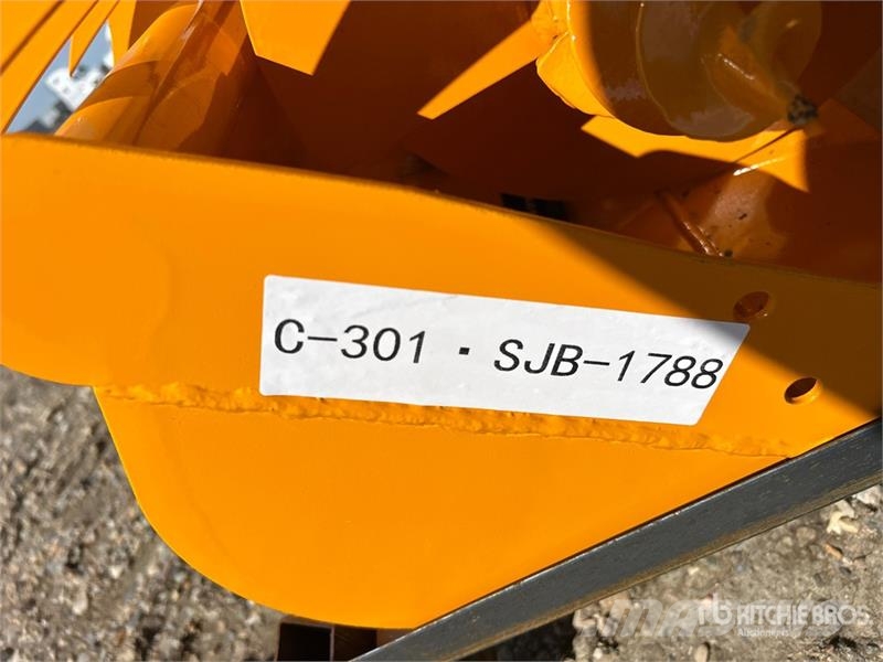 Quantity of (8) GIYI Cat 301 GYA-8 Mini Excavator Drugi deli