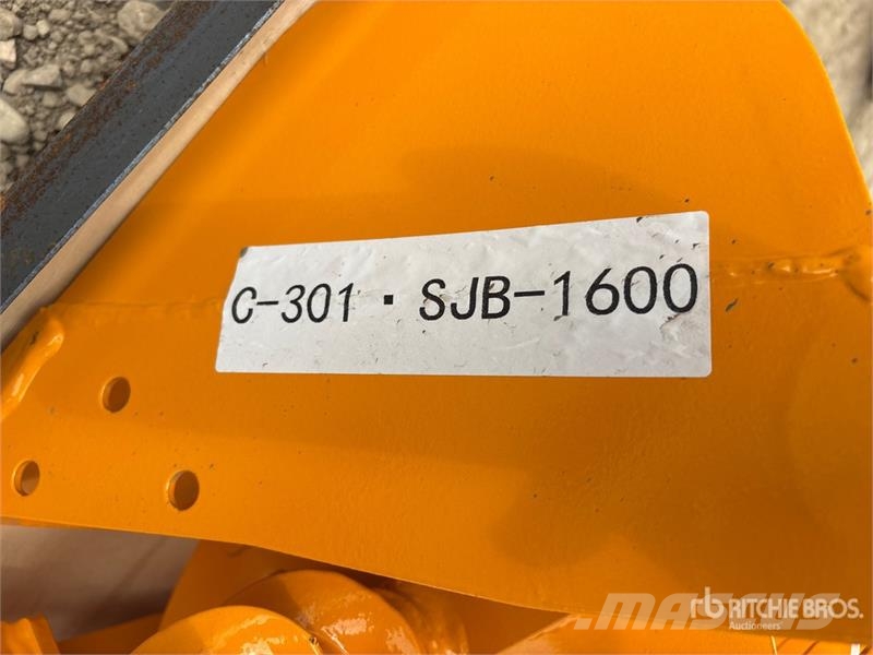 Quantity of (8) GIYI Cat 301 GYA-8 Mini Excavator Drugi deli