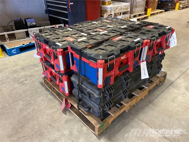  Quantity of (8) Impact Wrenches, (2) Pipe Rack Jac مكونات أخرى