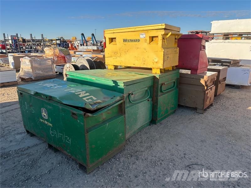 Quantity of (8) Job Site Box Altri componenti