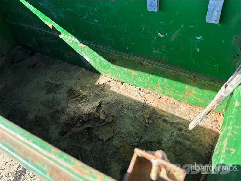 Quantity of (8) Job Site Box Altri componenti
