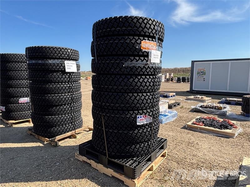  Quantity of (8) Kapsen 11R24.5 Semi Truck Tires (U Шины и колёса