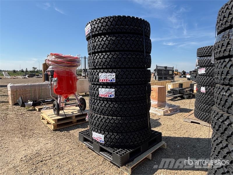  Quantity of (8) Kapsen 11R24.5 Semi Truck Tires (U Шины и колёса