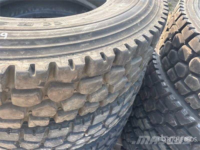  Quantity of (8) Michelin XDY- EX2 11R24.5 Tires Tyres, wheels and rims