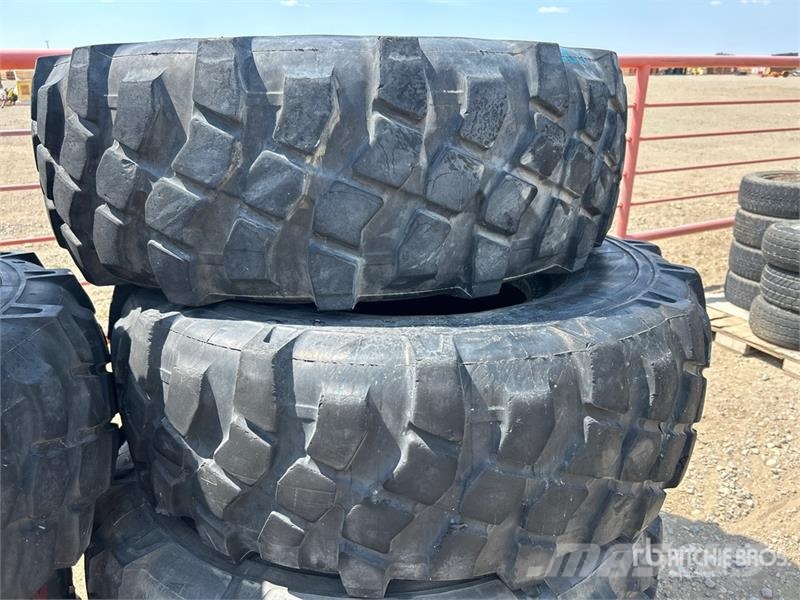 Quantity of (8) Michelin 395/85R20 Tires Opony, koła i felgi