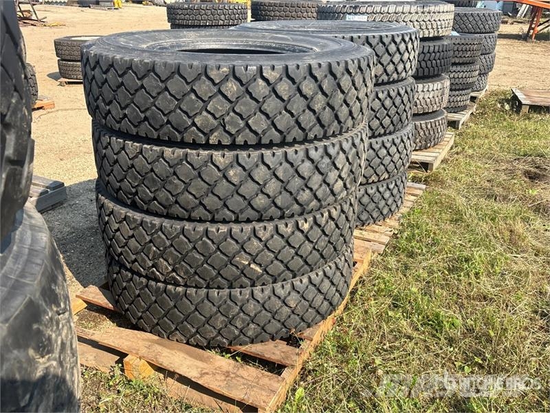  Quantity of (8) Michelin XDY-EX 11R24.5 Tires Tyres, wheels and rims