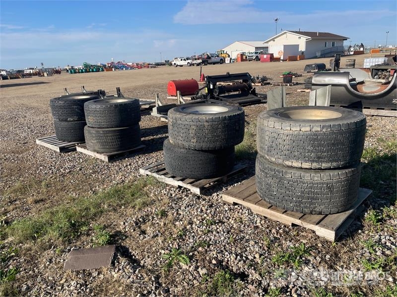 Quantity of (8) Michelin 445/50R22.5 Tires Tyres, wheels and rims