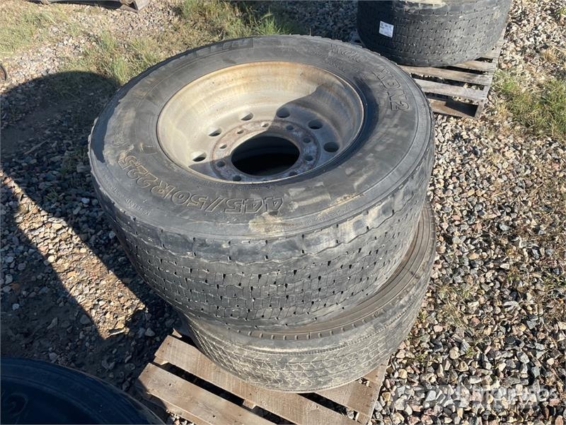Quantity of (8) Michelin 445/50R22.5 Tires Tyres, wheels and rims