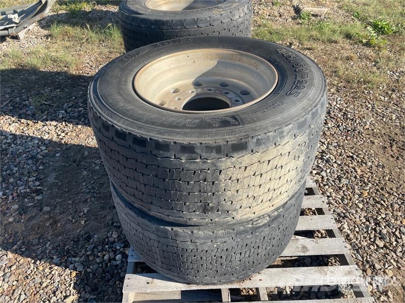 Quantity of (8) Michelin 445/50R22.5 Tires Tyres, wheels and rims