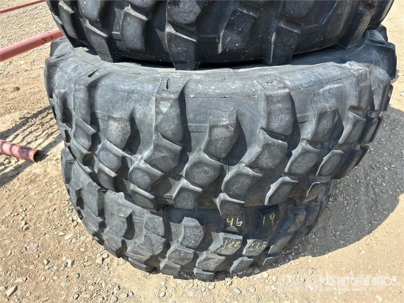 Quantity of (8) Michelin 395/85R20 Tires Opony, koła i felgi