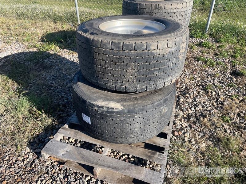 Quantity of (8) Michelin 445/50R22.5 Tires Tyres, wheels and rims