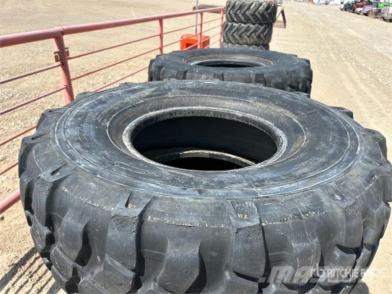 Quantity of (8) Michelin 395/85R20 Tires Opony, koła i felgi