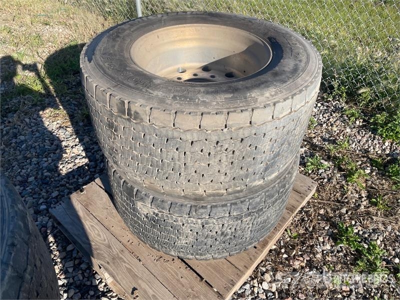Quantity of (8) Michelin 445/50R22.5 Tires Tyres, wheels and rims