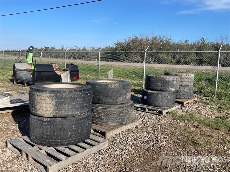 Quantity of (8) Michelin 445/50R22.5 Tires Tyres, wheels and rims