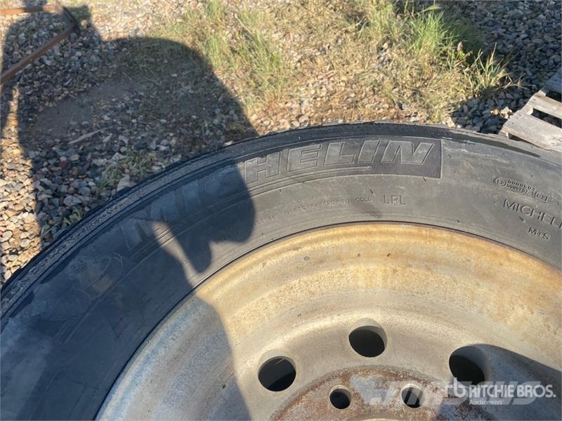 Quantity of (8) Michelin 445/50R22.5 Tires Tyres, wheels and rims