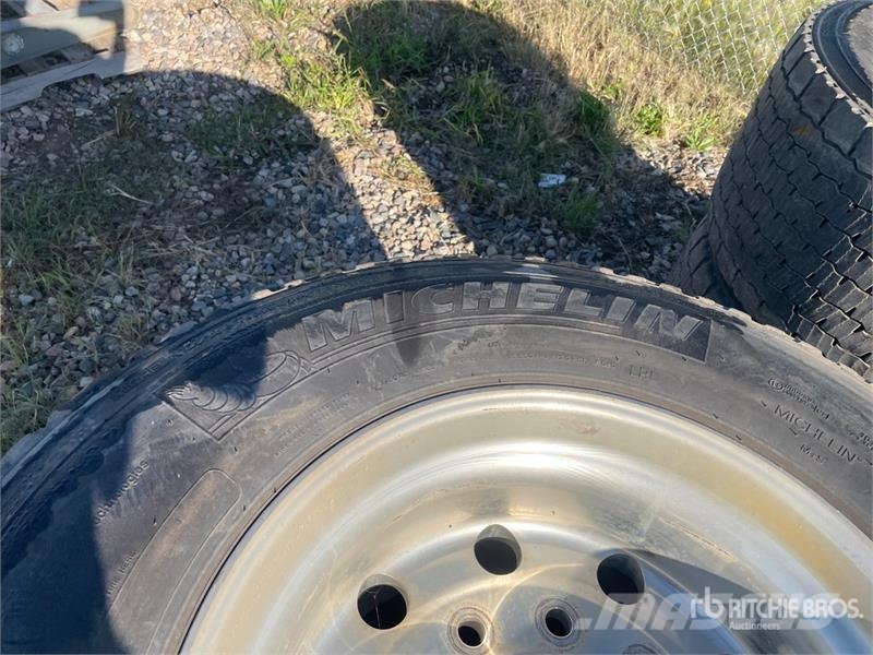 Quantity of (8) Michelin 445/50R22.5 Tires Tyres, wheels and rims