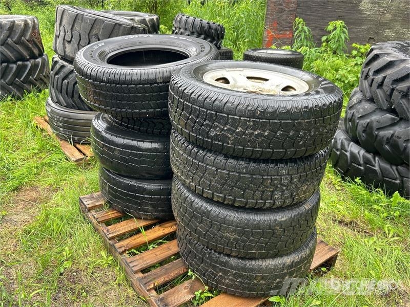 Quantity of (8) Mixed Tires Tyres, wheels and rims