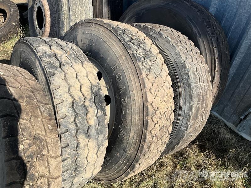 Quantity of (8) Mixed Tires Шины и колёса