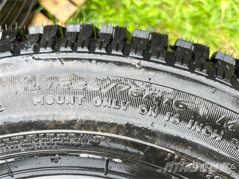 Quantity of (8) Mixed Tires Tyres, wheels and rims