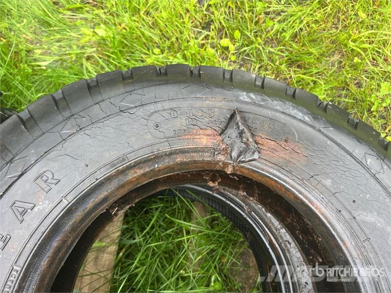  Quantity of (8) Mixed Tires Opony, koła i felgi