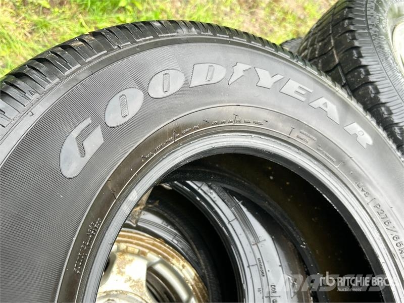 Quantity of (8) Mixed Tires Tyres, wheels and rims