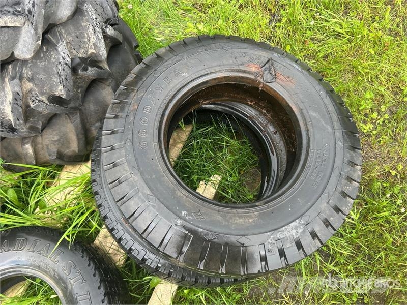  Quantity of (8) Mixed Tires Opony, koła i felgi