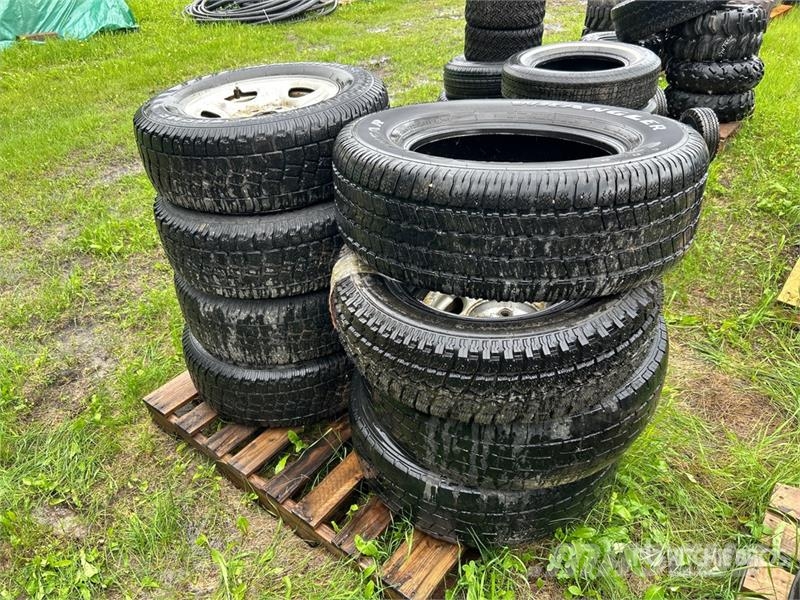 Quantity of (8) Mixed Tires Tyres, wheels and rims