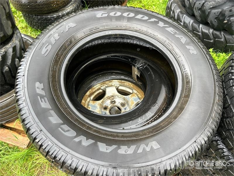 Quantity of (8) Mixed Tires Tyres, wheels and rims