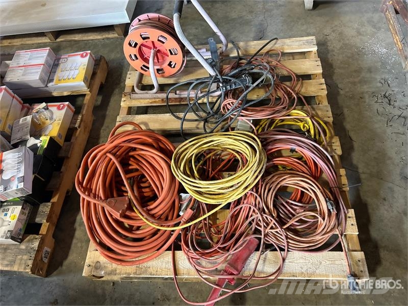  Quantity of (8)  of Extension Cable Drugi deli