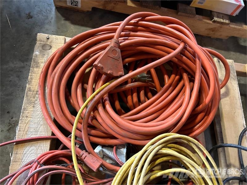  Quantity of (8)  of Extension Cable Drugi deli