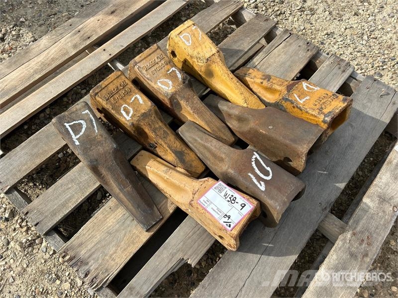 Quantity of (8) Ripper Teeth - Fits Cat D7/D8 Ďalšie komponenty