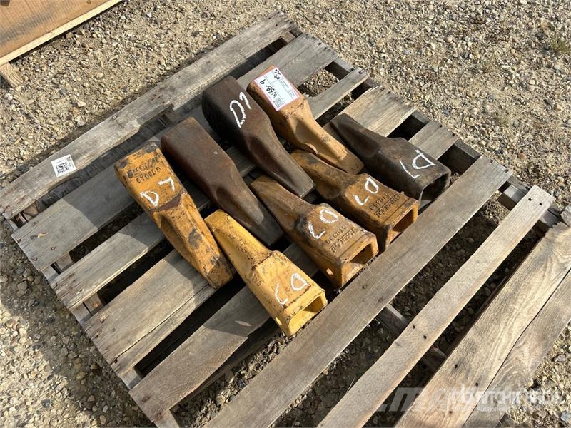 Quantity of (8) Ripper Teeth - Fits Cat D7/D8 Ďalšie komponenty