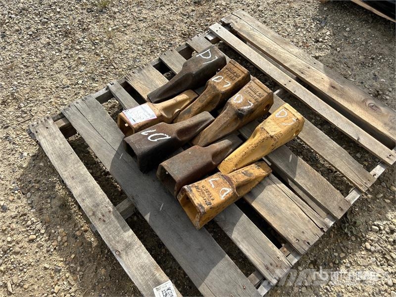 Quantity of (8) Ripper Teeth - Fits Cat D7/D8 Ďalšie komponenty