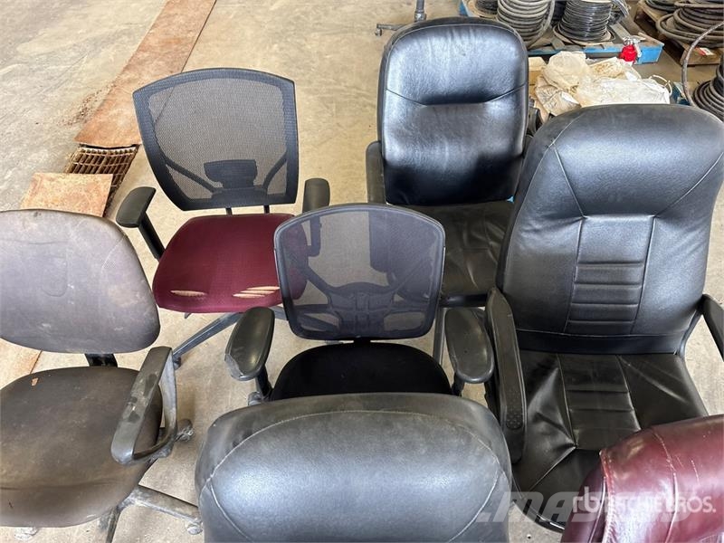  Quantity of (8) Roller Office Chairs Drugi deli