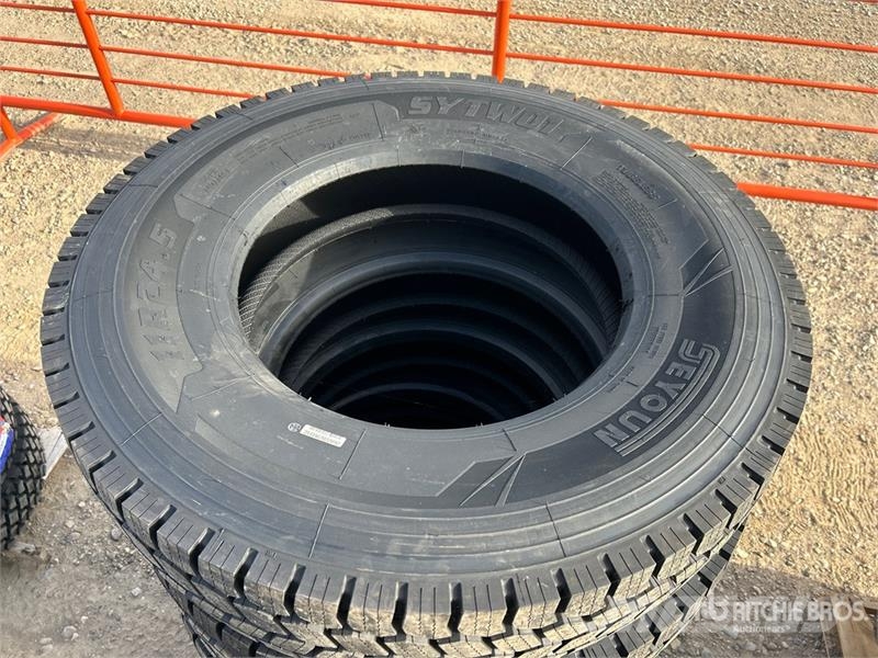  Quantity of (8) Seyoun 11R24.5 Tires (Unused) Pneus, roues et jantes