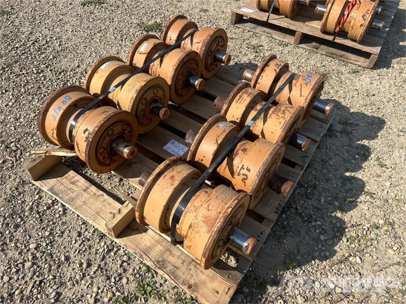 Quantity of (8) Single Flange Rollers Drugi deli