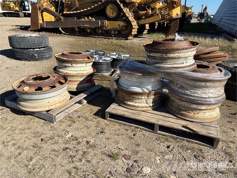 Quantity of (8) Steel Rims Andre komponenter