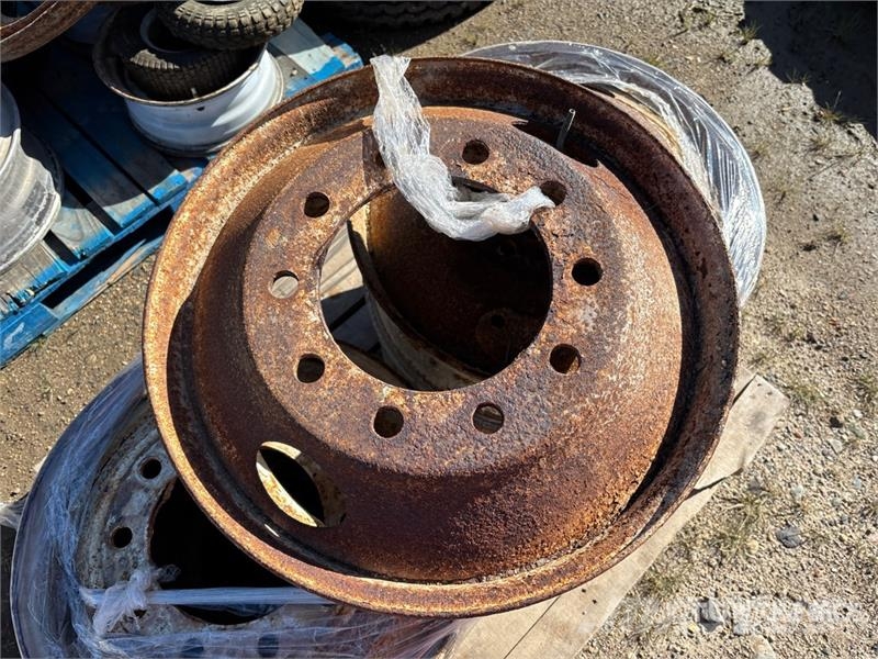 Quantity of (8) Steel Rims Andre komponenter