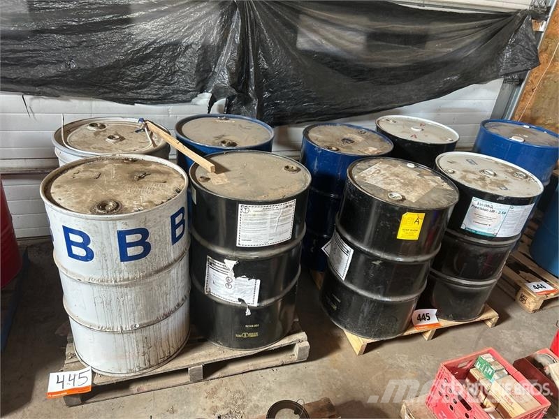 Quantity of (8) Urethane & Rubinate Chemicals Ďalšie komponenty